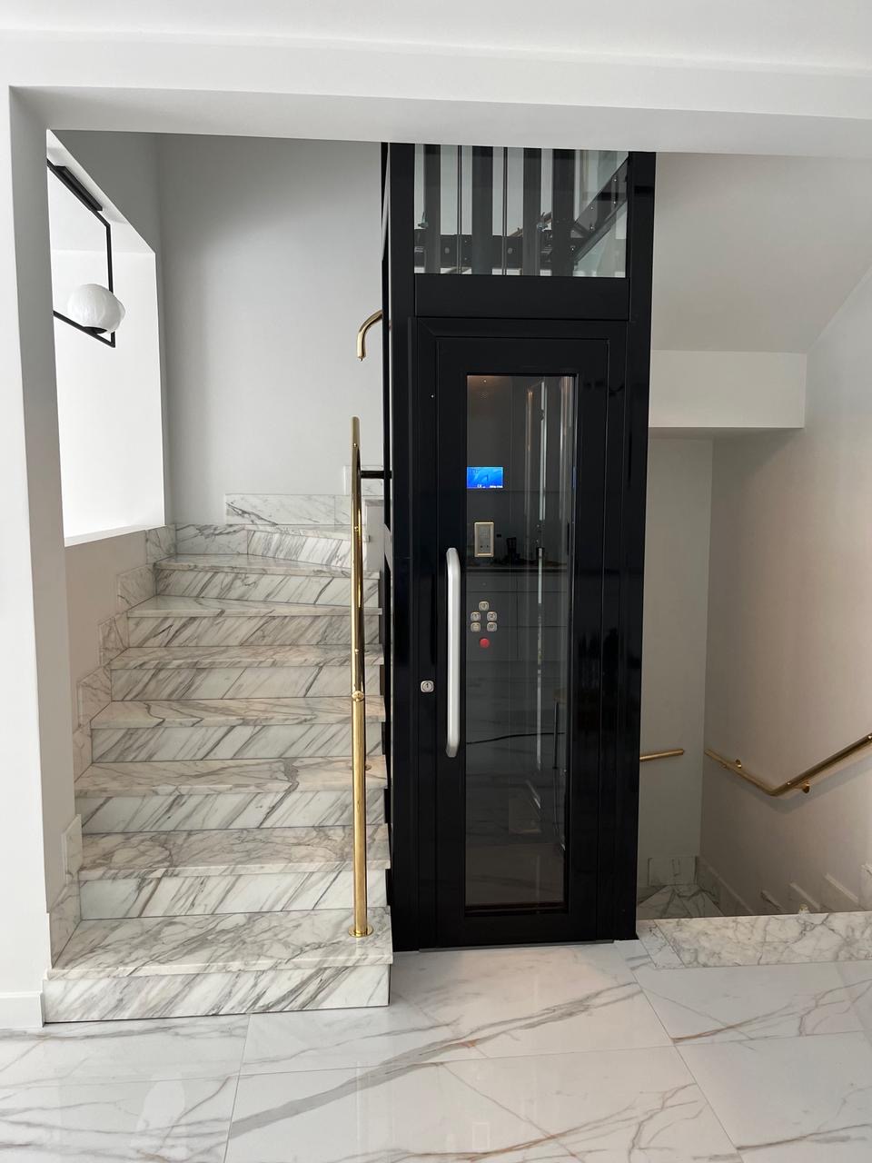 Ascenseur privatif — Villa Varsovie